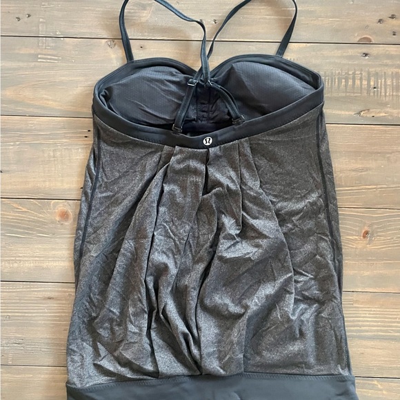 Lululemon Size 6 Tank Top. Built in shelf bra. - Picture 2 of 3